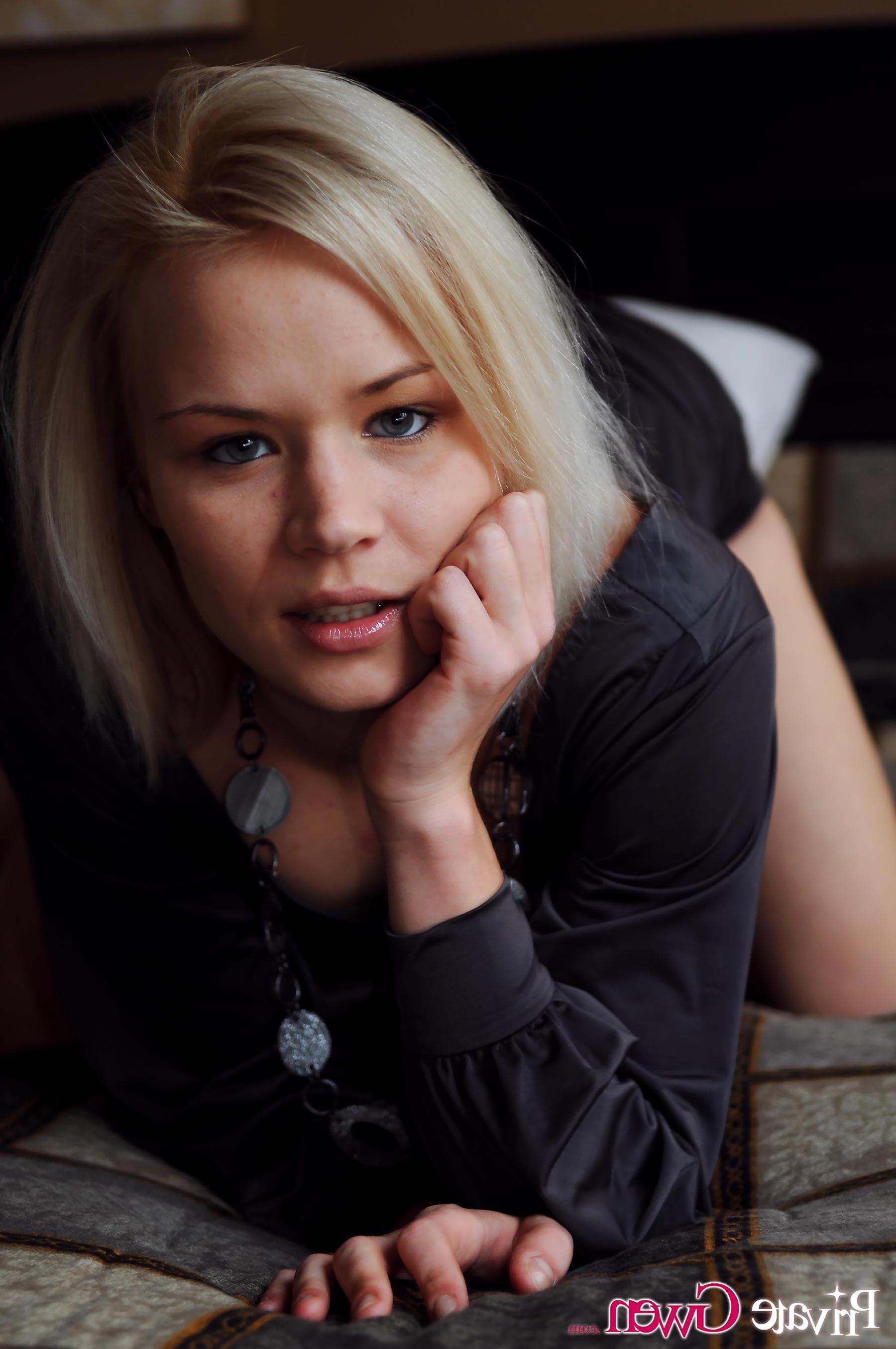 16P Pictures of Private Gwen stripping naked