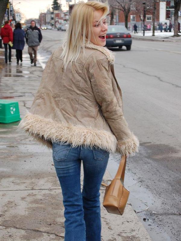 16P Pictures of teen star Private Gwen taking pictures of herself out and about