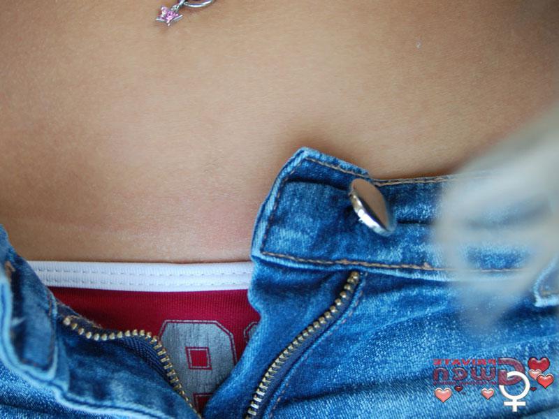 16P Pictures of teen star Private Gwen taking pictures of herself out and about