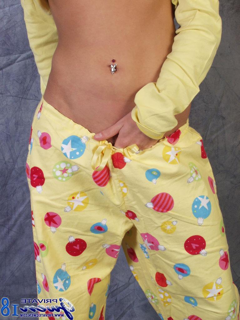 15P Pictures of Private Gwen taking off her pajamas