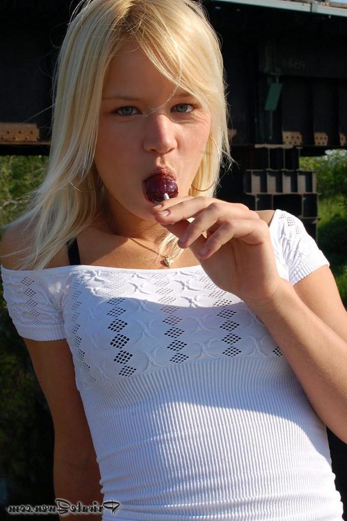 16P Pictures of Private Gwen having some outdoor fun with a girlfriend
