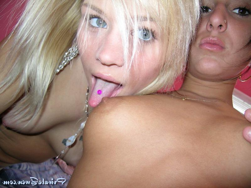 16P Pictures of Private Gwen getting it on with a girlfriend