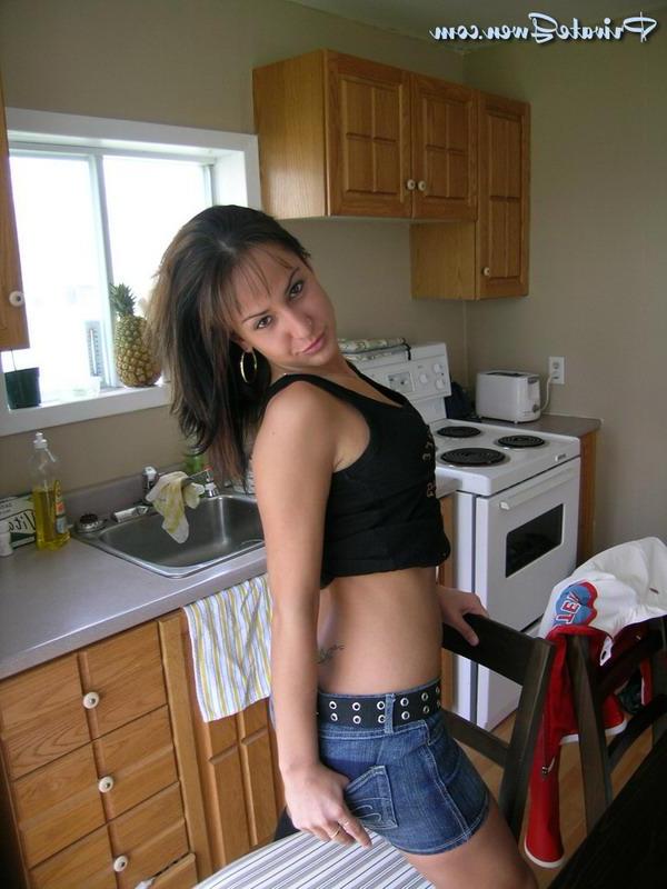 16P Pictures of Private Gwen getting it on with a girlfriend