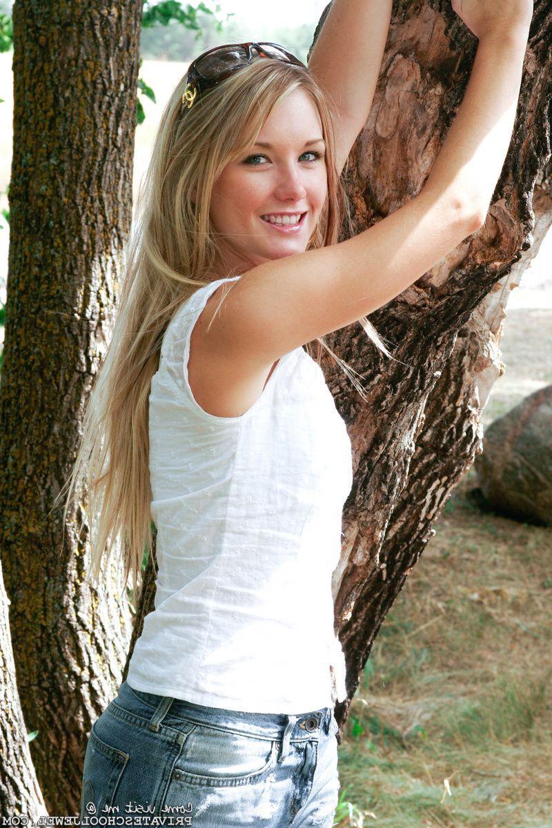 14P Pictures of Private School Jewel stripping for you outside