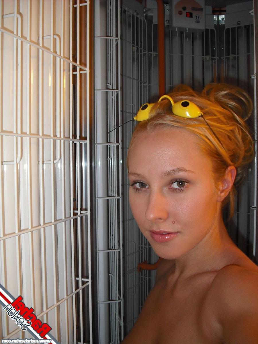 15P Pictures of teen amateur Rachel Sexton taking hot pics of herself