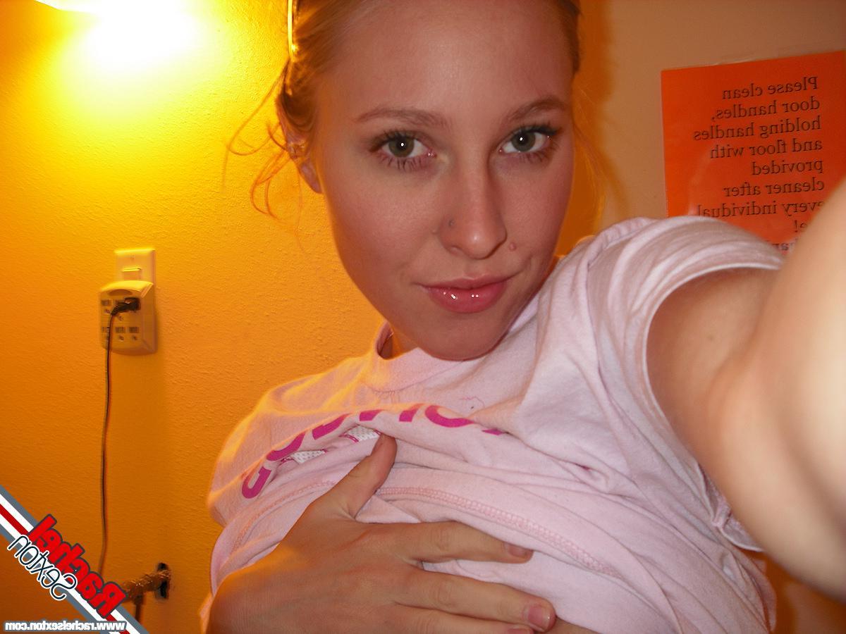 15P Pictures of teen amateur Rachel Sexton taking hot pics of herself