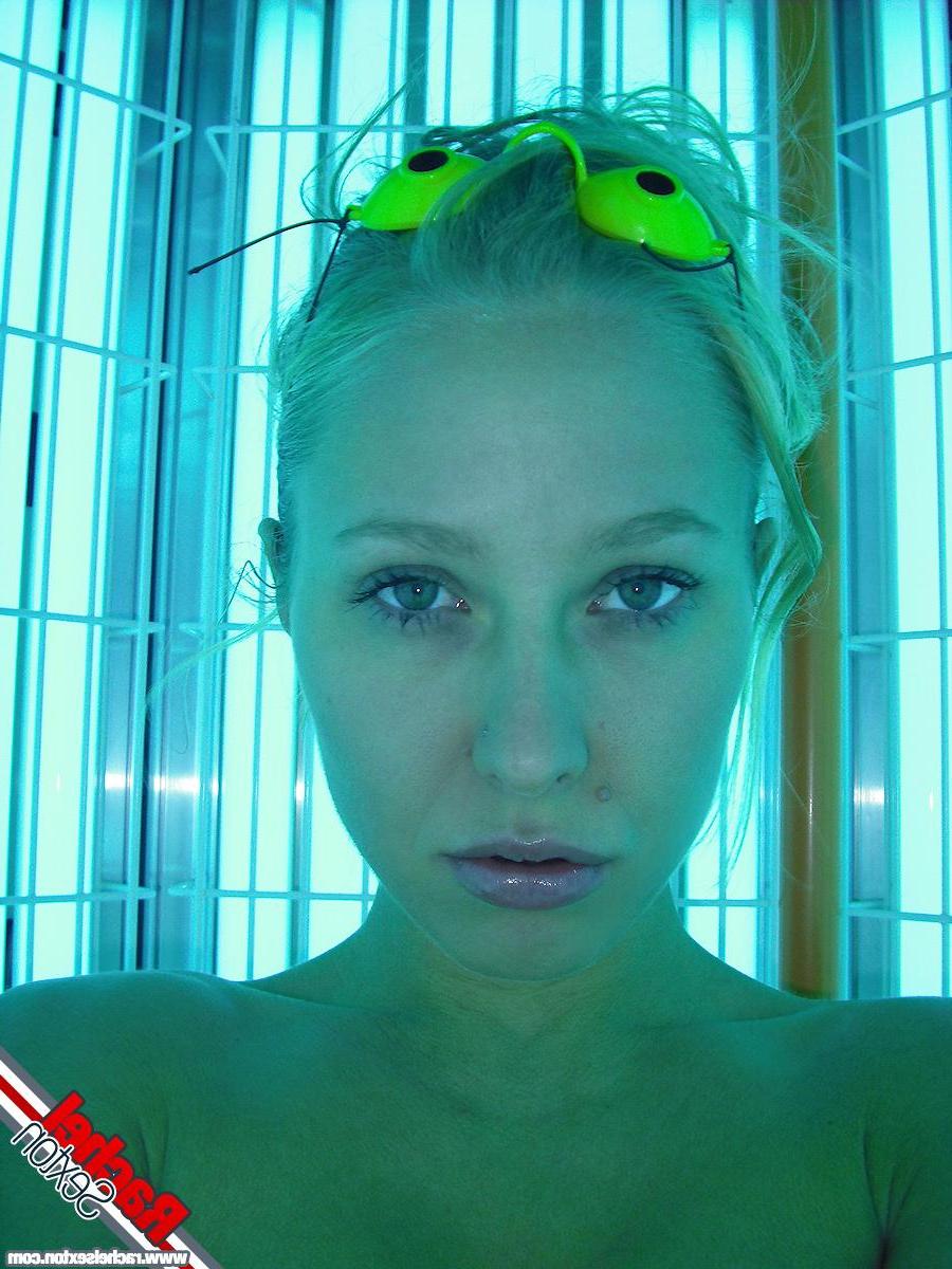 15P Pictures of teen amateur Rachel Sexton taking hot pics of herself