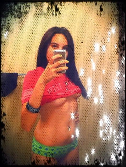 17P No bra!