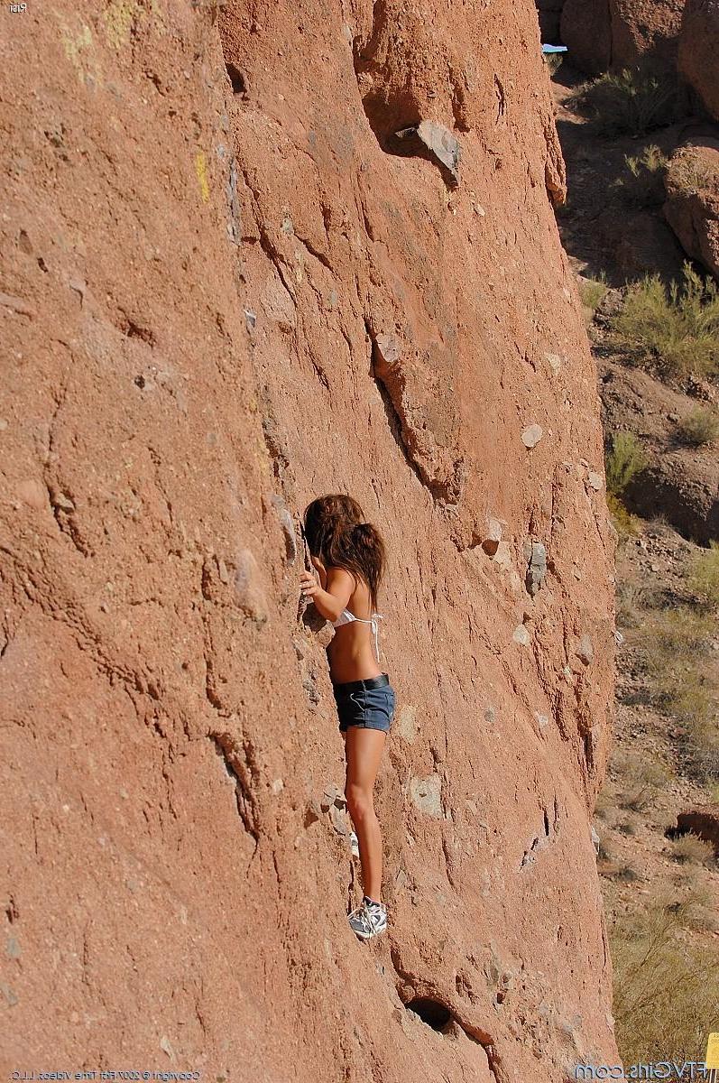 20P Pics of teen girl Risi getting hot on her hike