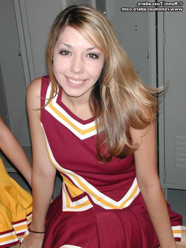 20P Pictures of cheerleaders being naughty in the locker room