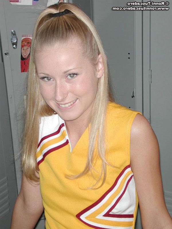 20P Pictures of cheerleaders being naughty in the locker room