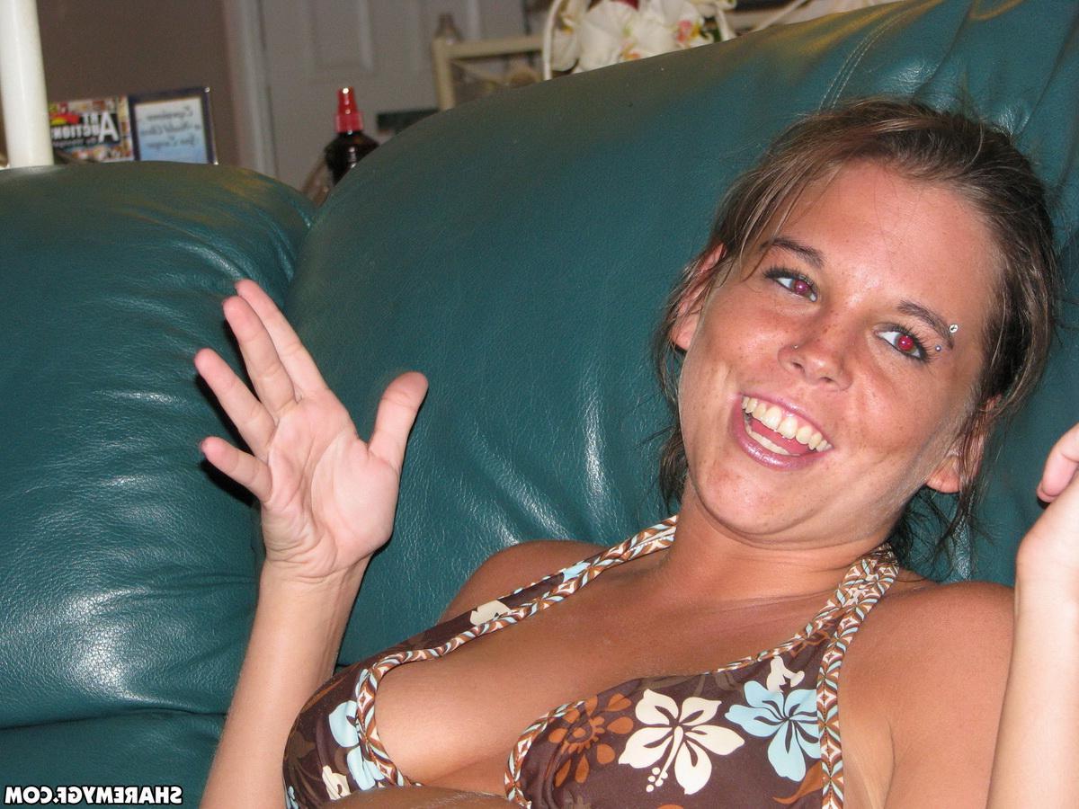 20P Roxy and her girlfriend share some naughty pics from their vacation