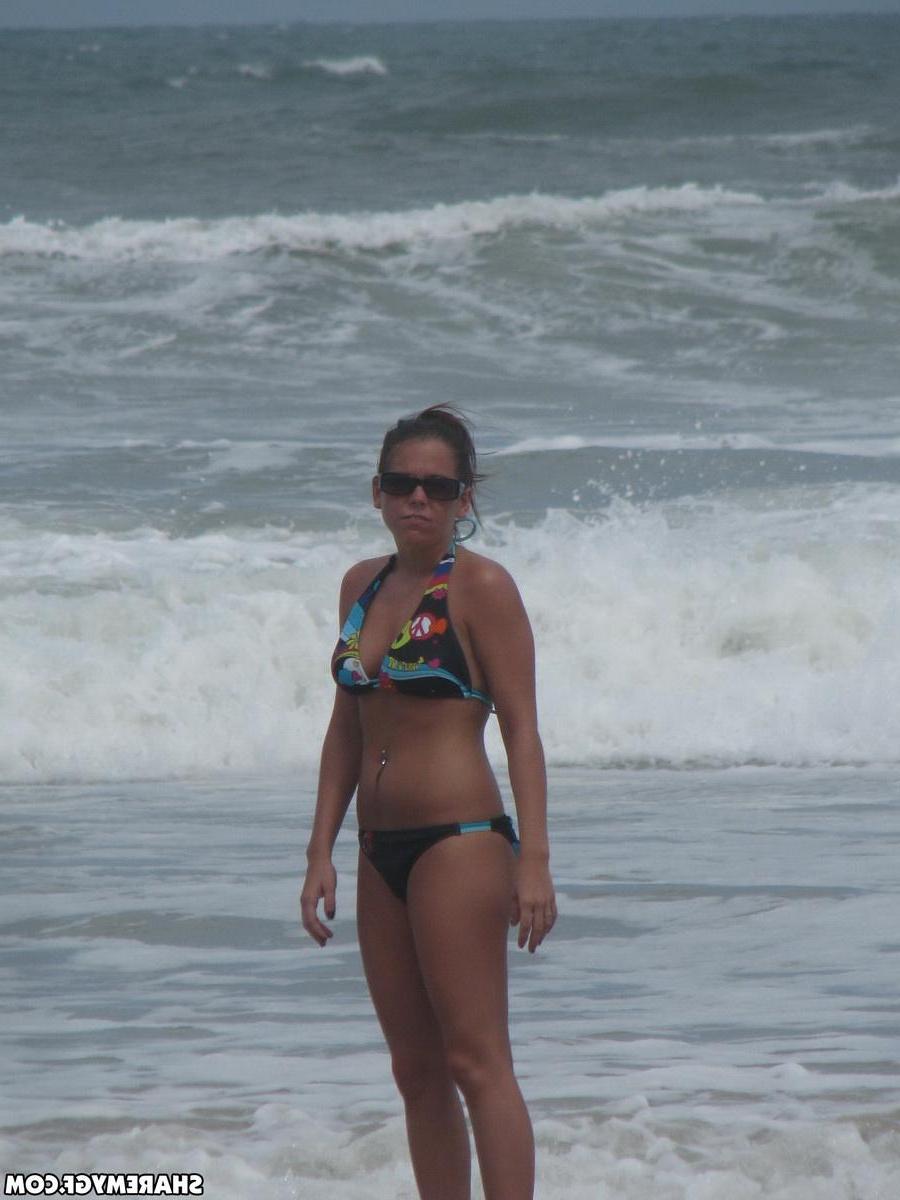 20P Roxy and her girlfriend share some naughty pics from their vacation