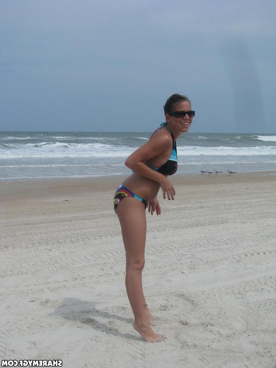 20P Roxy and her girlfriend share some naughty pics from their vacation