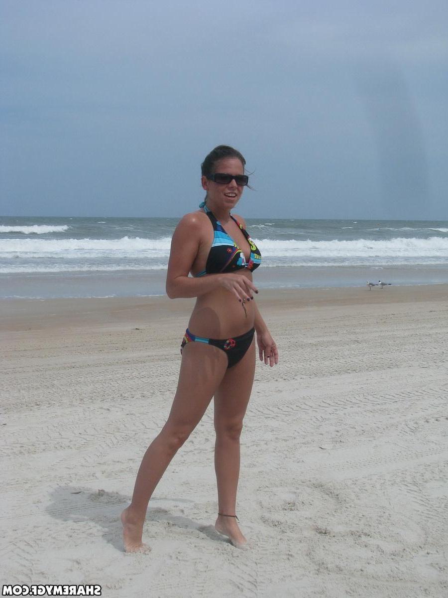 20P Roxy and her girlfriend share some naughty pics from their vacation