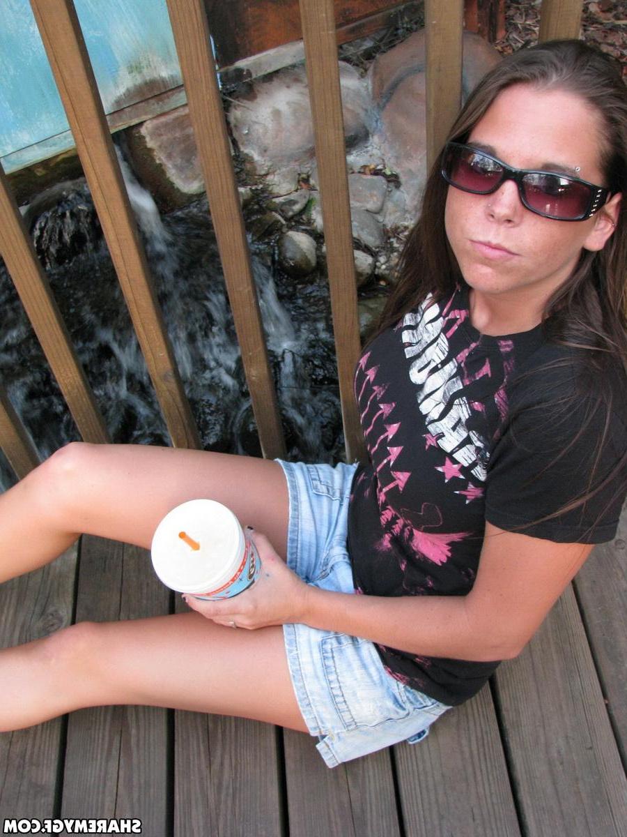 20P Roxy and her girlfriend share some naughty pics from their vacation