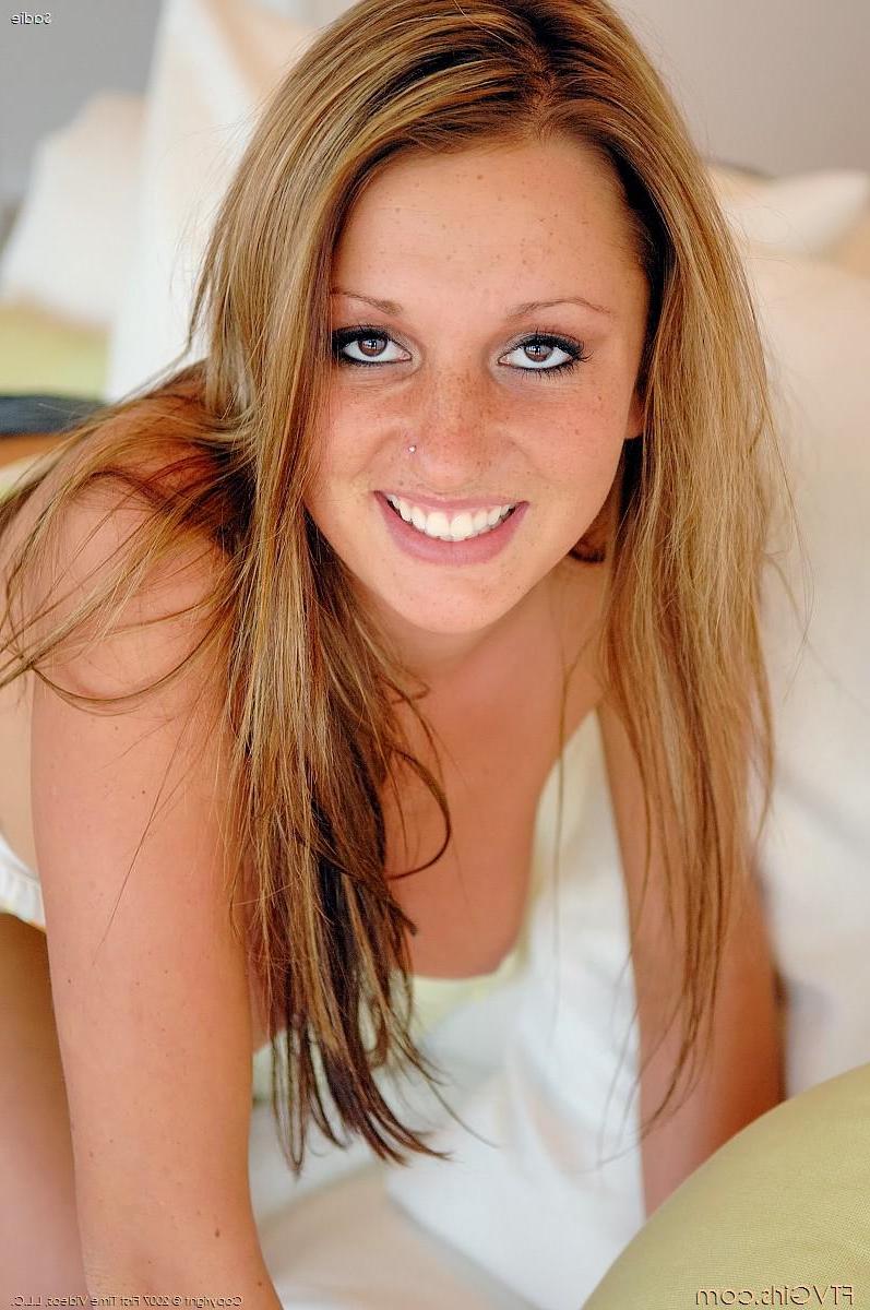 20P Pictures of teen girl Sadie ready for some hot sex