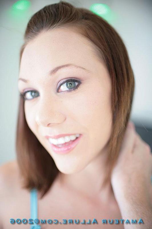 16P Stunning teen Sammy Sin sucks cock for a facial
