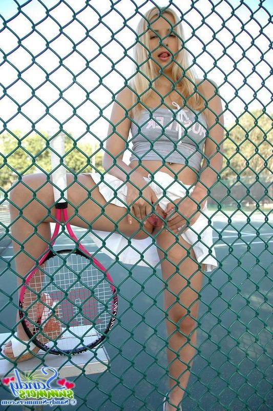 15P Pictures of Sandy Summers getting naked on the tennis court