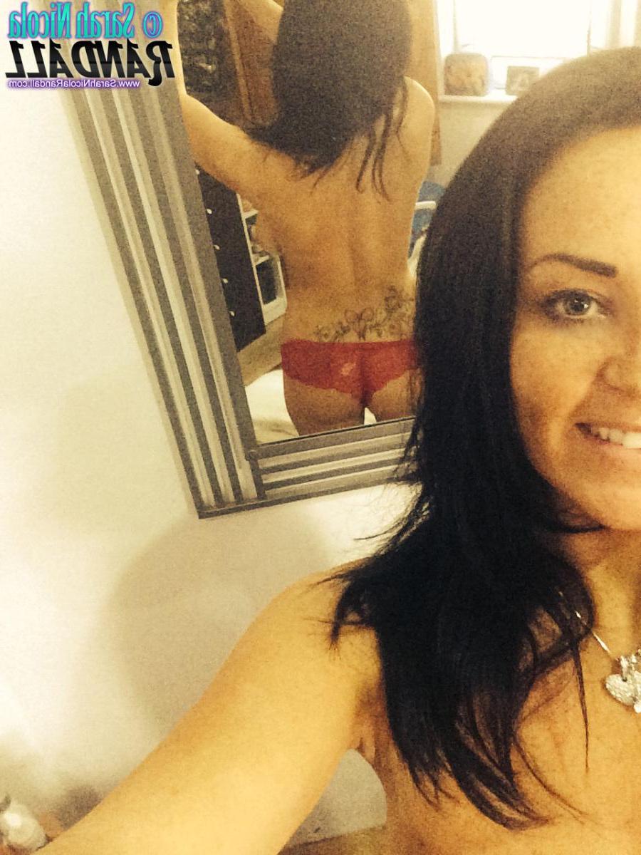 15P Hot model Sarah Randall takes pics of her massive titties