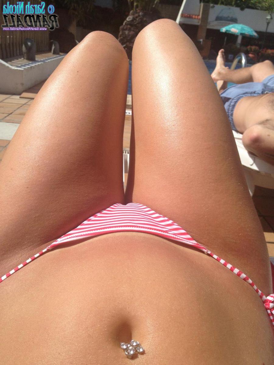 15P Hot model Sarah Randall takes pics of her massive titties