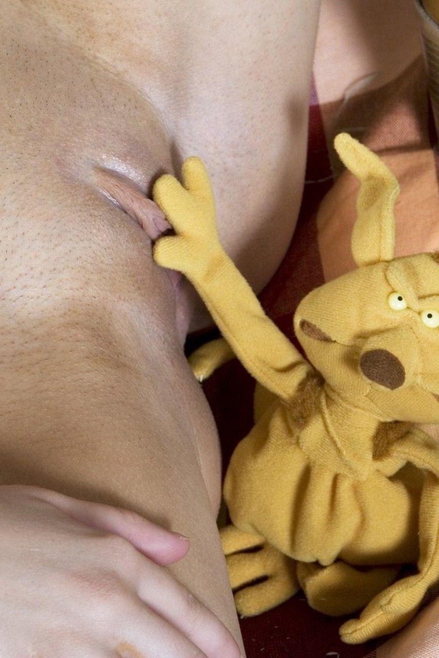 15P Pictures of Sarah Peachez being a naughty farmer girl