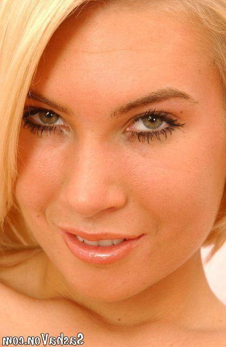 20P Pictures of teen amateur Sasha Von naked and ready for you