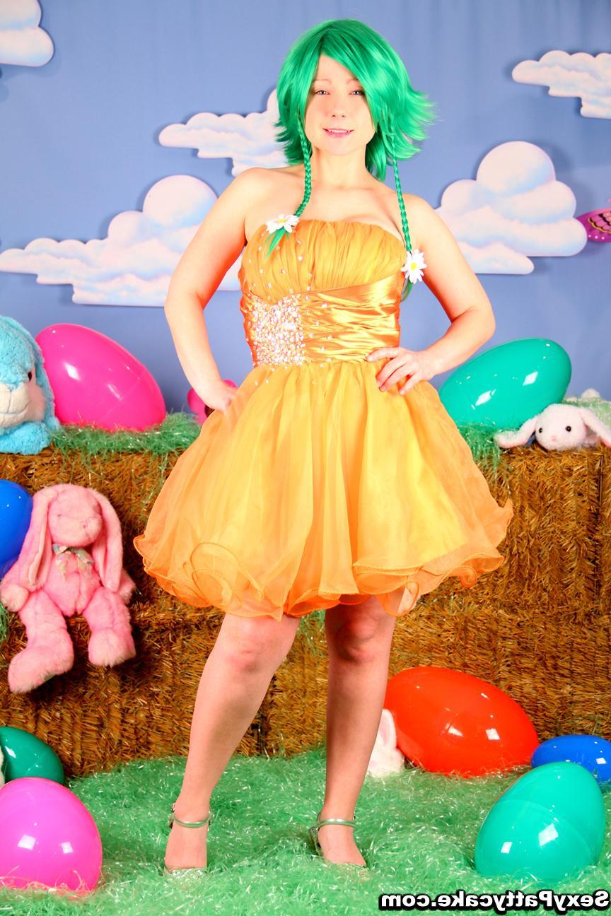 16P Sexy Pattycake dresses up as your sexy bunny and raids the garden