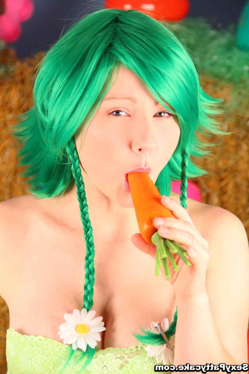 16P Sexy Pattycake dresses up as your sexy bunny and raids the garden