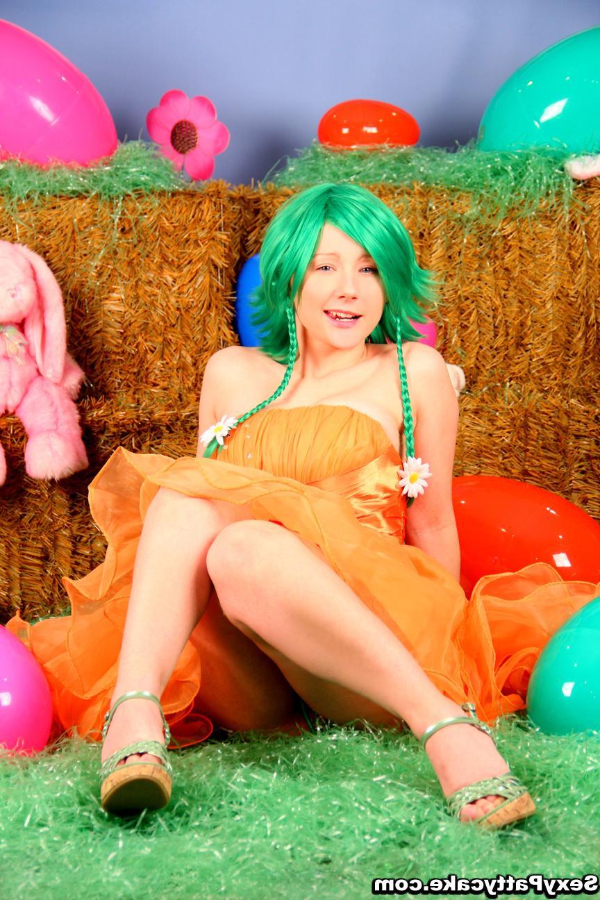 16P Sexy Pattycake dresses up as your sexy bunny and raids the garden
