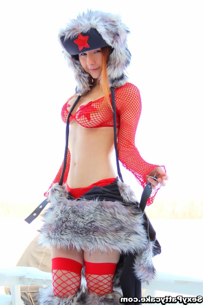 16P Blonde girl Sexy Pattycake dresses up as Natasha