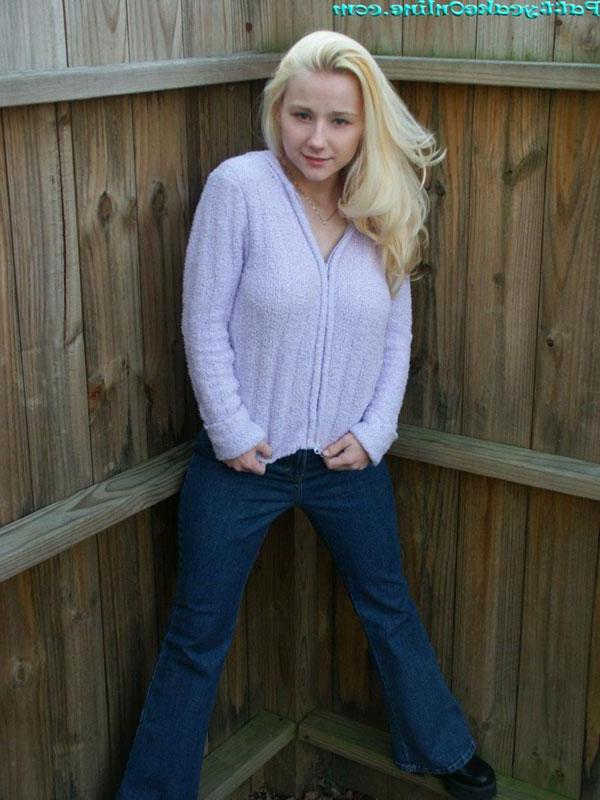 16P Pictures of teen girl Pattycake teasing in the backyard