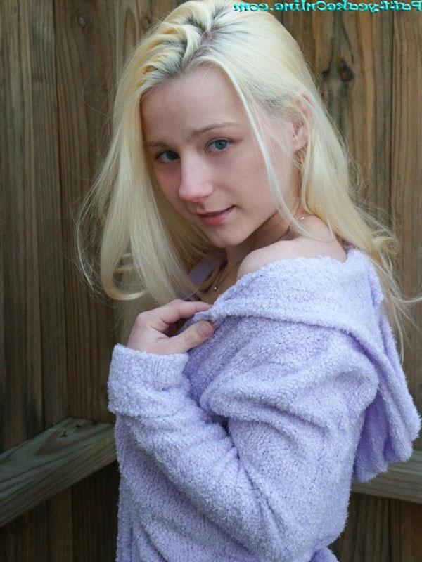 16P Pictures of teen girl Pattycake teasing in the backyard
