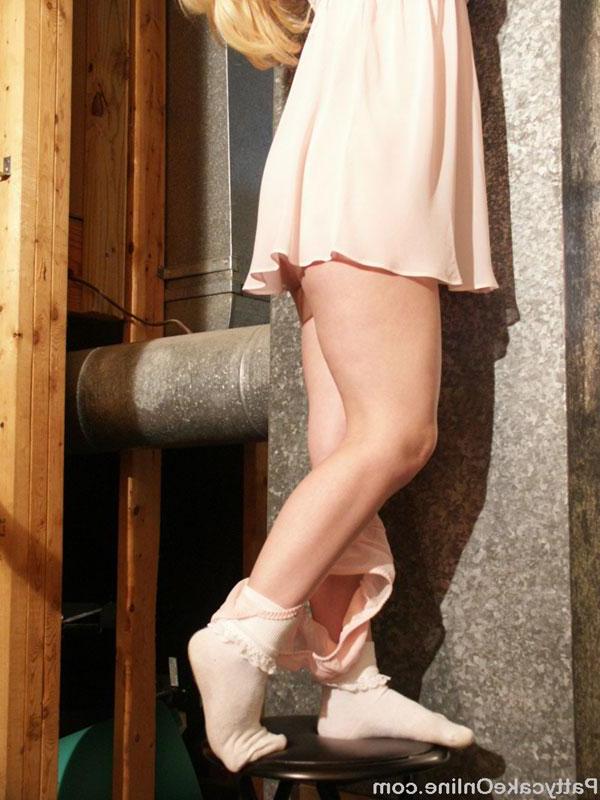 16P Pictures of Sexy Pattycake handcuffed for your pleasure