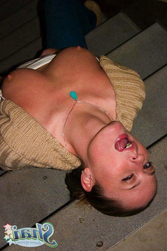 20P Pictures of teen Shai West touching herself