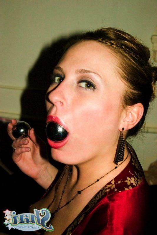 20P Pictures of Shai West fucking herself japanese-style
