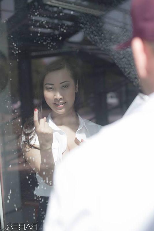 14P Asian hottie Sharon Lee fucks the window cleaner at her office