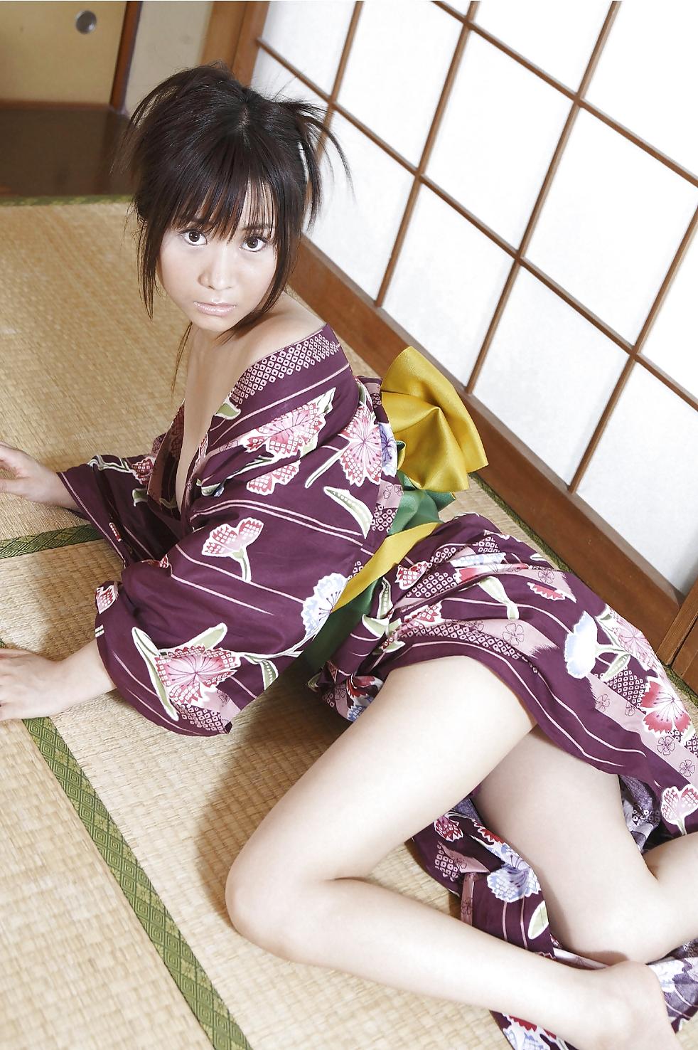25P Japanese Bikini Babes-Ai Arakawa