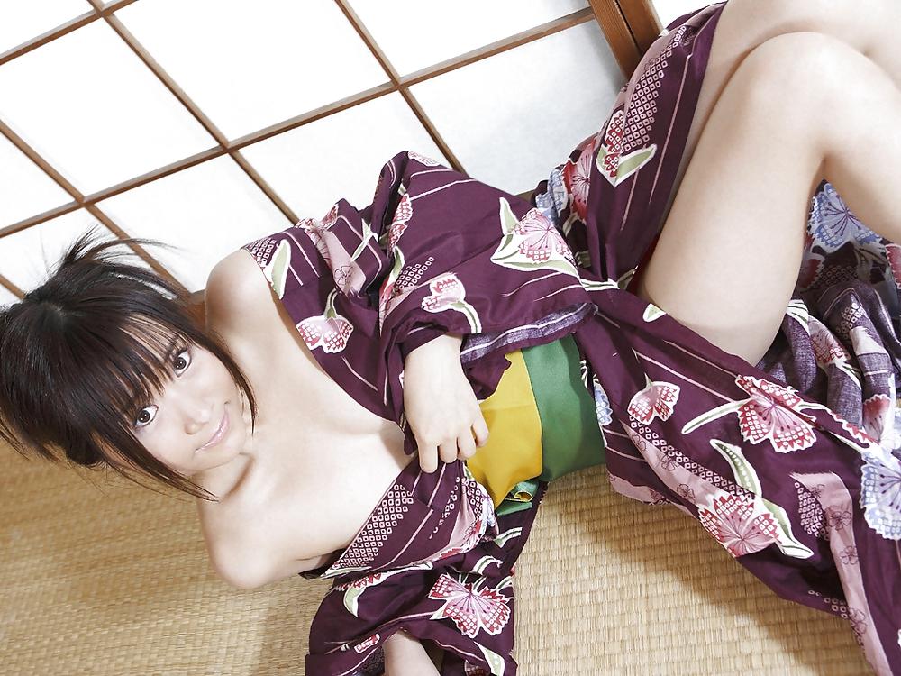 25P Japanese Bikini Babes-Ai Arakawa