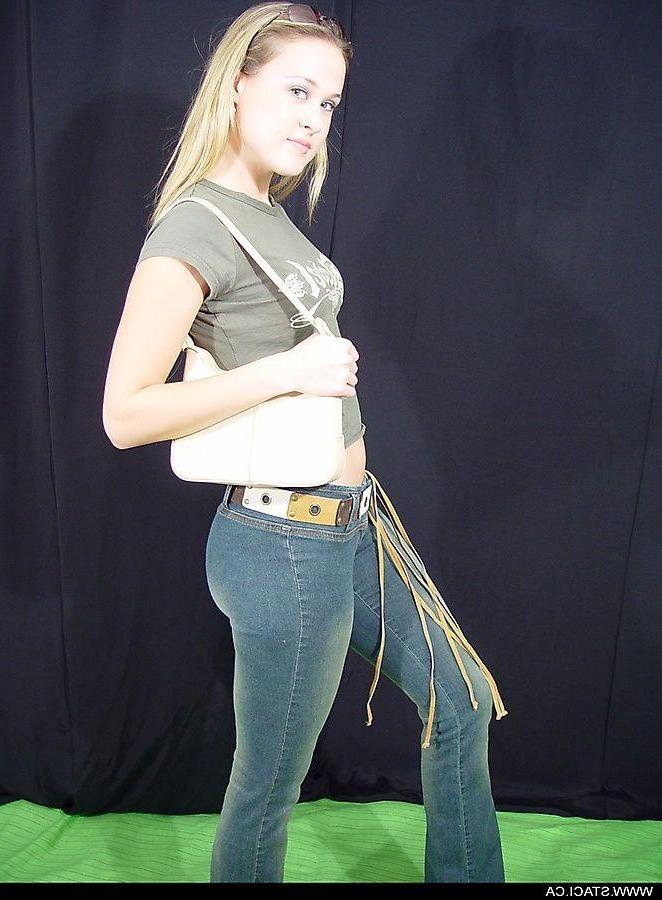20P Pictures of teen Staci.ca getting naked for you