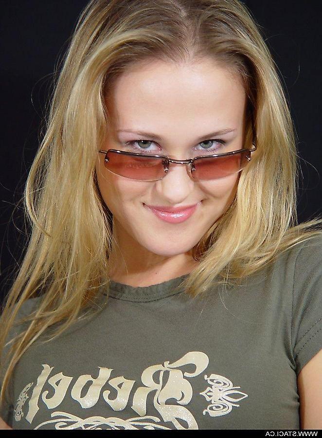 20P Pictures of teen Staci.ca getting naked for you