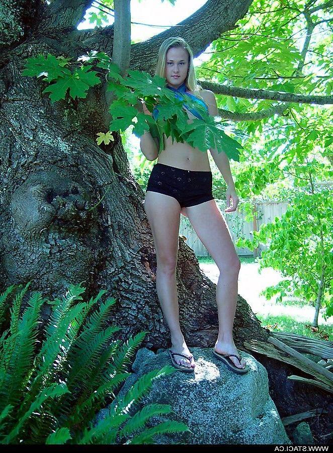 20P Pictures of teen amateur Staci.ca exposing her tits outside