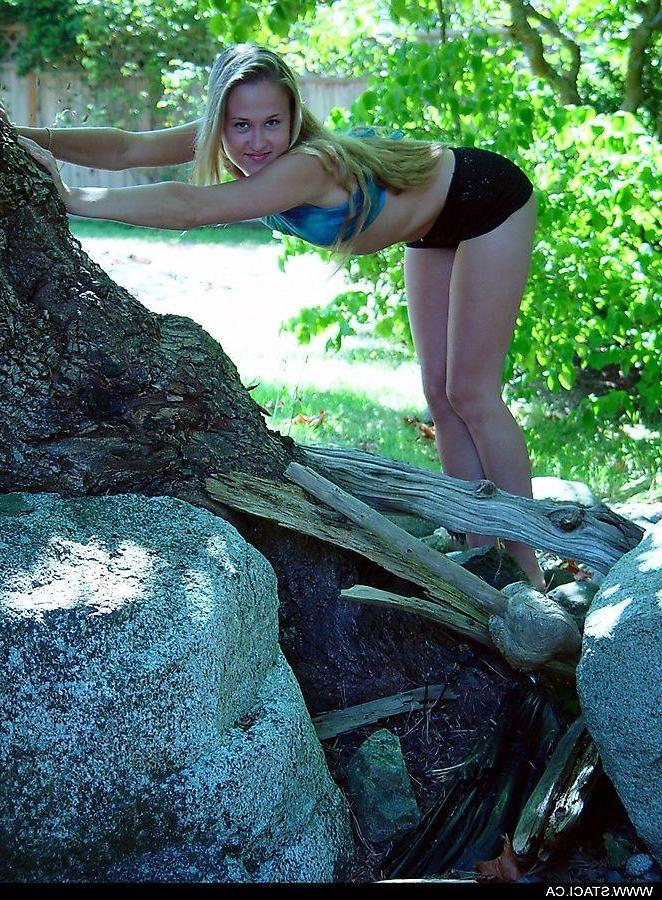 20P Pictures of teen amateur Staci.ca exposing her tits outside