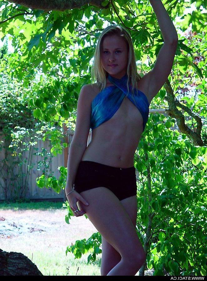 20P Pictures of teen amateur Staci.ca exposing her tits outside