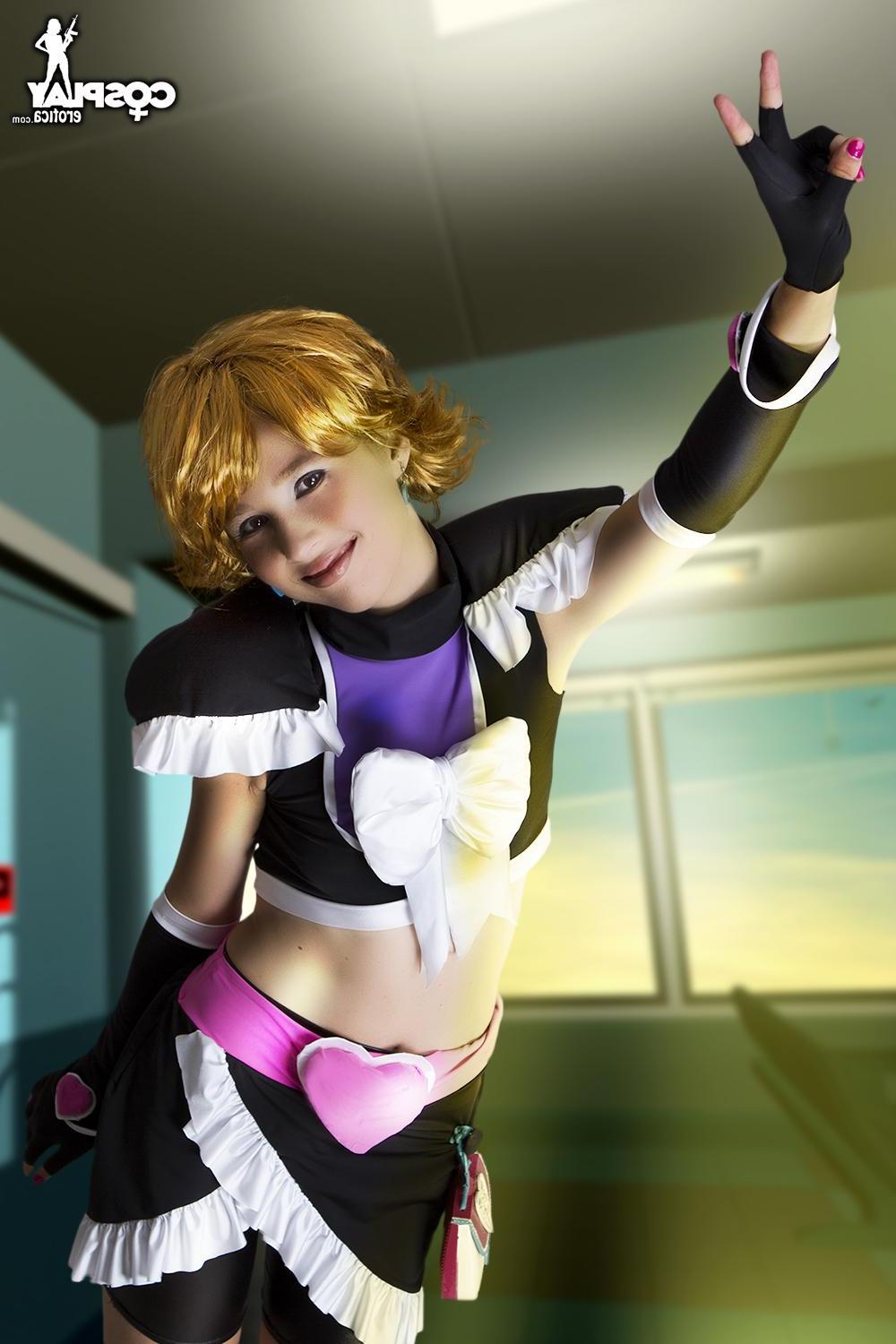 12P Cosplay hottie Stacy strips in a sexy anime set