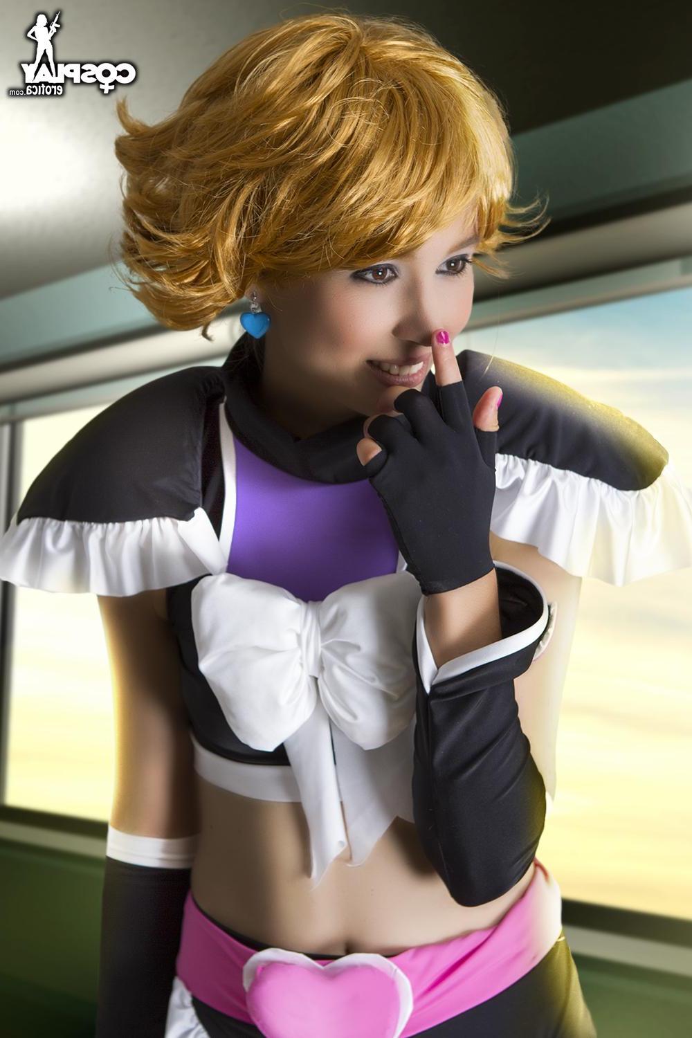 12P Cosplay hottie Stacy strips in a sexy anime set