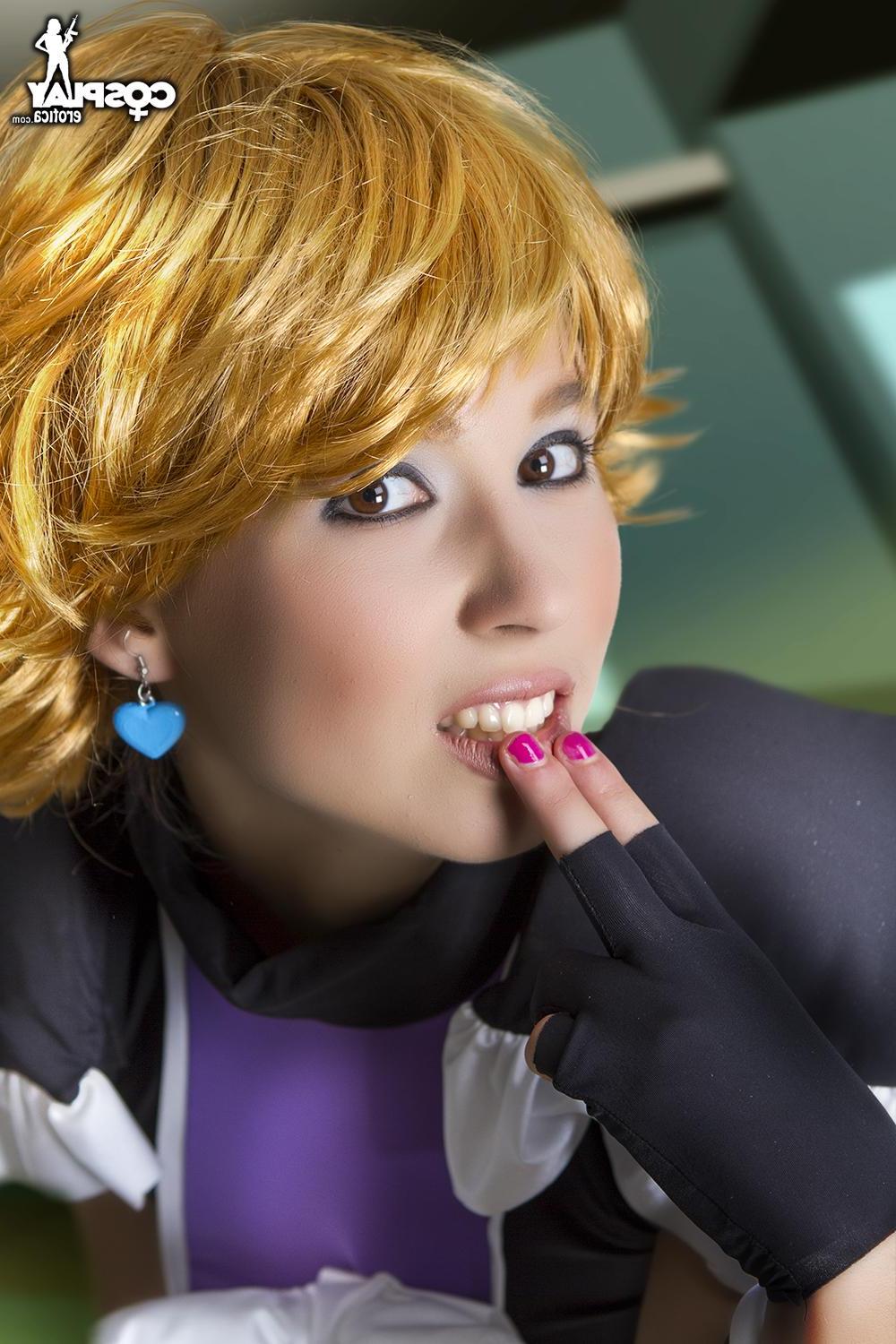 12P Cosplay hottie Stacy strips in a sexy anime set