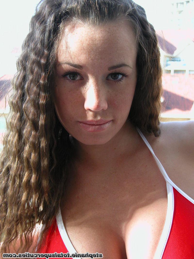 20P Pictures of a hot bikini teen with big tits