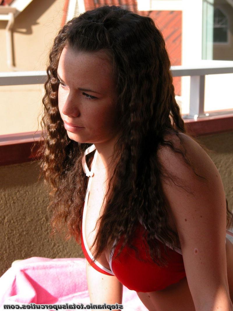 20P Pictures of a hot bikini teen with big tits