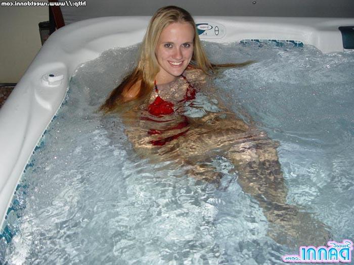 15P Pictures of Sweet Danni going for a dip in the hot tub